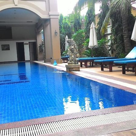 Bali Hotel Phnom Penh Rum bild